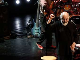 Ο πολιτικός κόσμος αποχαιρετά τον Διονύση Σαββόπουλο