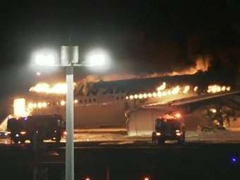 Ιαπωνία-πυρκαγιά σε αεροπλάνο της Japan Airlines: Το ενδεχόμενο ανθρώπινου λάθους εξετάζουν οι ερευνητές