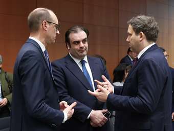 Σε θέση άμυνας η Ευρωζώνη απέναντι στους νέους δασμούς Τραμπ - Εκτός διαπραγμάτευσης η "παραχώρηση" της Γροιλανδίας