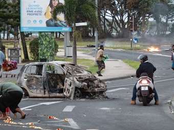 Γαλλία: Αστυνομικοί για την αποκατάσταση της τάξης στους δρόμους της Νέας Καληδονίας