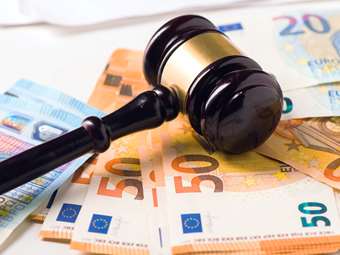 "Τσεκούρι" στους μισθούς 30 δικαστών για καθυστέρηση στην έκδοση αποφάσεων