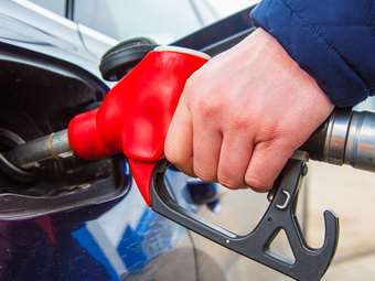 Κατανάλωση καυσίμων: Ο Έλληνας δεν αφήνει το ΙΧ του παρά την εκτόξευση των τιμών της βενζίνης