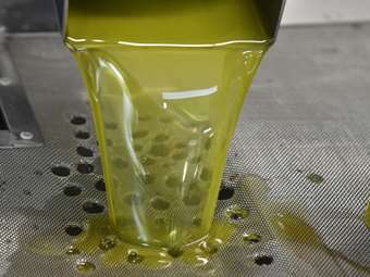 Γιατί πληρώνουμε ακριβά το λάδι (και) στην Ελλάδα