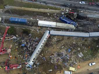 Τέμπη: Στη Βουλή δικογραφία για κακούργημα σε βάρος Κ. Καραμανλή και Χρ. Σπίρτζη