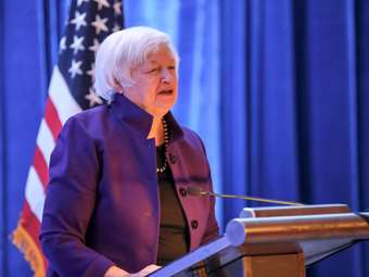 Η Ουάσινγκτον ερευνά τρόπους για να μειώσει τα έσοδα της Ρωσίας από τις πωλήσεις πετρελαίου