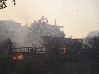 Ενισχύεται η βοήθεια από το εξωτερικό για την αντιμετώπιση της καταστροφικής πυρκαγιάς