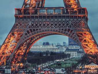 Γαλλία: Υποδέχτηκε 100 εκατομμύρια επισκέπτες από το εξωτερικό το 2024