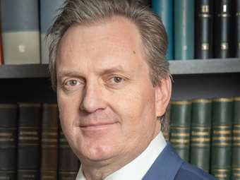 Είναι η κτήση μιας υπερχρεωμένης κληρονομίας αντίθετη στο Σύνταγμα;