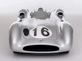 Στο σφυρί η θρυλική Mercedes W196 R που οδήγησαν οι Fangio και Moss