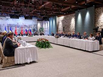 FT: Μυστικές συνομιλίες των ΗΠΑ με Ρωσία και Ουκρανία στο Άμπου Ντάμπι - Κρεμλίνο: "Δεν έχουμε λάβει αναθεωρημένο σχέδιο"