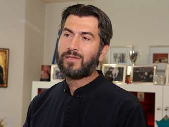 Παραπομπή του Πατέρα Αντώνιου για δυο ασέλγειες κατά ανηλίκων ζητά ο εισαγγελέας