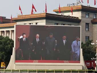 Επιβλητική στρατιωτική παρέλαση στο Πεκίνο, υπό τα βλέμματα Σι, Πούτιν, Κιμ - "Ειρήνη ή πόλεμος το δίλημμα που αντιμετωπίζει ο κόσμος"