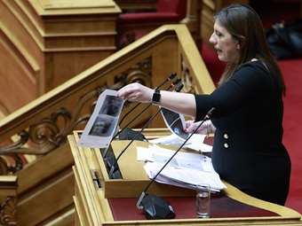 Χαμός στη Βουλή με την Ζωή Κωνσταντοπούλου