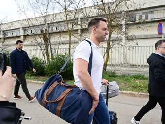 Ο Στέφανος Κασσελάκης παρουσιάστηκε στο στρατοπέδο της Θήβας