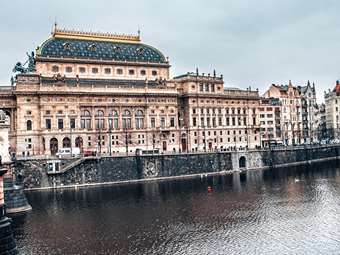 Τσεχία: Πυρκαγιά στο Εθνικό Θέατρο στην Πράγα