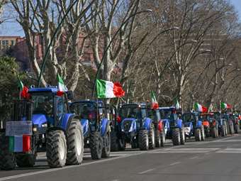 Ιταλία: Με τα τρακτέρ μέχρι το Κολοσσαίο