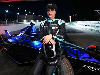 H γυναίκα που κατέρριψε το ρεκόρ επιτάχυνσης της F1