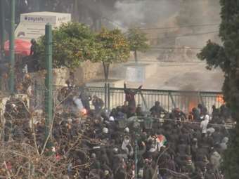 Σύνταγμα: 14 συλλήψεις για τα επεισόδια μετά το συλλαλητήριο για τα Τέμπη