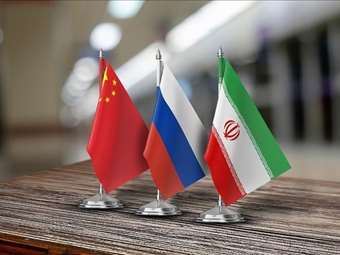 Πώς η επαναφορά των κυρώσεων φέρνει πιο κοντά το Ιράν με την Κίνα και τη Ρωσία