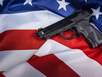 ΗΠΑ: Ομοσπονδιακό δικαστήριο έκρινε ότι ο νόμος που απαγορεύει την οπλοφορία στους περισσότερους δημόσιους χώρους δεν είναι αντισυνταγματικός