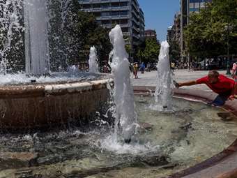 Επελαύνει ο καύσωνας σε όλη τη χώρα: Σφοδρή ζέστη και τις νύχτες - Ποια θα είναι η πιο δύσκολη μέρα στην Αττική