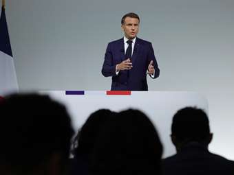 Μακρόν: "Δεν θα παραιτηθώ ακόμη κι αν ηττηθούμε στις βουλευτικές" - "Ετερόκλιτες συμμαχίες στα δεξιά και στα αριστερά μας"