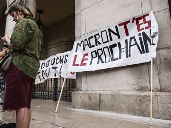 Η Γαλλία σε κρίση: Ο Μακρόν ξεμένει από λύσεις και οι αγορές παρακολουθούν
