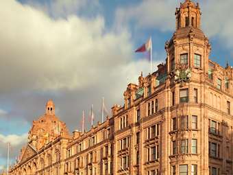 Βρετανία: Η αστυνομία ζητά να καταθέσουν και άλλα πιθανά θύματα του εκλιπόντα πρώην ιδιοκτήτη των Harrods