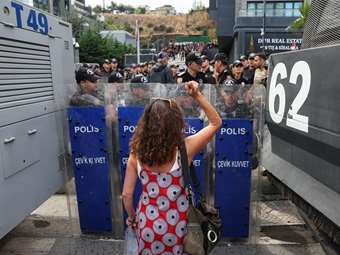 Τουρκία: Συγκρούσεις αστυνομίας και βουλευτών του Ρεπουμπλικανικού Λαϊκού Κόμματος