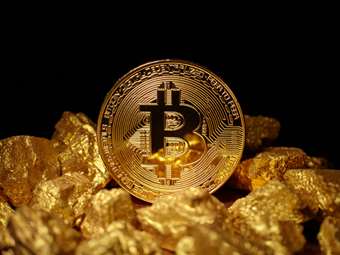 Γιατί όλοι αγοράζουν χρυσό και bitcoin;