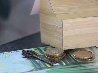 Oι αλλαγές για ενοικιαστές, ιδιοκτήτες και επιχειρήσεις από την υποχρεωτική πληρωμή των ενοικίων μέσω τραπεζών