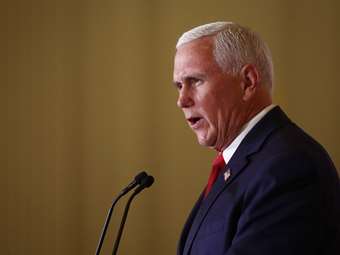 Μάικ Πενς: "Προσεύχεται για τον Τραμπ" και τα άλλα θύματα της επίθεσης στην Πενσιλβάνια