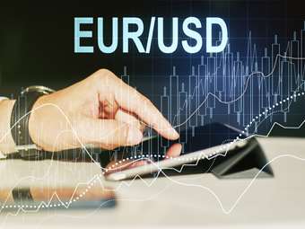 Ενισχύεται κατά 0,19% το ευρώ στα 1,1682 δολάρια