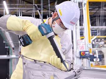 Η Toyota βρήκε τι θα κάνει με τις παλιές μπαταρίες ηλεκτρικών αυτοκινήτων