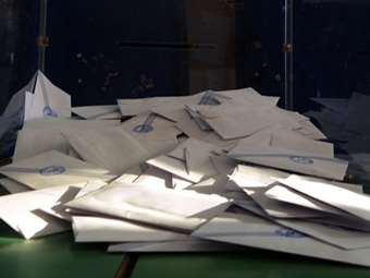 Σε δημόσια διαβούλευση το νομοσχέδιο για την επιστολική ψήφο και την εκλογική περιφέρεια Απόδημου Ελληνισμού