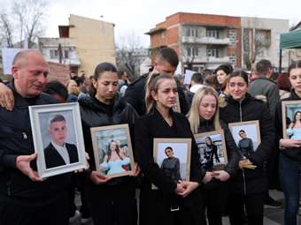 Βόρεια Μακεδονία: Χιλιάδες πολίτες στα Σκόπια ζητούν δικαιοσύνη για την τραγωδία με τους 63 νεκρούς στο Κότσανι