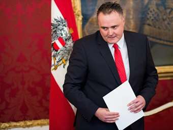 Αυστρία: Νέος πρόεδρος του Σοσιαλιστικού Κόμματος ο πρώην υπουργός Άμυνας Χανς Πέτερ Ντόσκοτσιλ