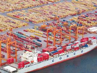 "Φόρος Cosco": Η Ουάσινγκτον στήνει φράγμα στη θαλάσσια επέλαση της Κίνας