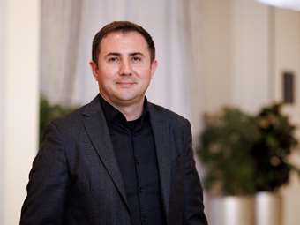 Adrian Trache (Visa): Έρχεται η επανάσταση των Βοηθών Τεχνητής Νοημοσύνης – Το εμπόριο αλλάζει ριζικά