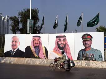 Μια μετα-αμερικανική τάξη πραγμάτων ξεκινά στο Ριάντ και το Ισλαμαμπάντ