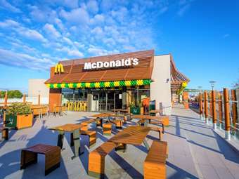 McDonald's: Ο πληθωρισμός "έστειλε" τους καταναλωτές στα εστιατόρια της αλυσίδας