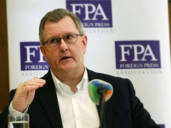 Β. Ιρλανδία: Παραιτήθηκε ο ηγέτης του μεγαλύτερου προτεσταντικού κόμματος (DUP) λόγω κατηγοριών για σεξουαλικά αδικήματα