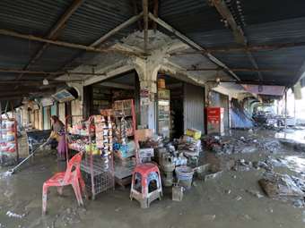 Ινδονησία: Στους 1.160 οι νεκροί, εκατοντάδες οι αγνοούμενοι από τις πλημμύρες στη Νοτιοανατολική Ασία