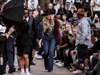 Η Beyoncé είναι πλέον δισεκατομμυριούχος