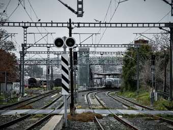 Hellenic Train: Επιβεβαιώνει ότι τρένο μπήκε σε λάθος γραμμή στη Σίνδο και "αδειάζει" τον ΟΣΕ