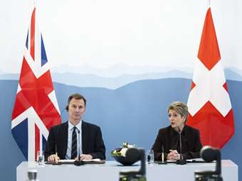 Βρετανία και Ελβετία υπέγραψαν συμφωνία για τις χρηματοοικονομικές υπηρεσίες