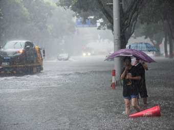 Κίνα: Μέγιστο επίπεδο συναγερμού στο Χονγκ Κονγκ καθώς ο τυφώνας Ουίφα πλησιάζει νότιες ακτές της Κίνας