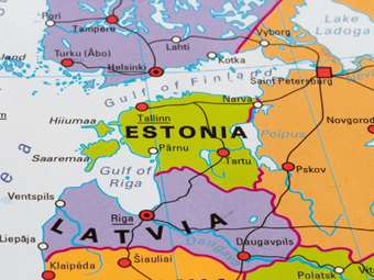 FT: Ο Τραμπ περικόπτει στρατιωτική βοήθεια σε χώρες της Ευρώπης που συνορεύουν με τη Ρωσία