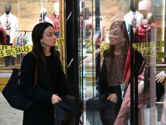 Πρεμιέρα σήμερα για τις χειμερινές εκπτώσεις - Τι να προσέξουν οι καταναλωτές