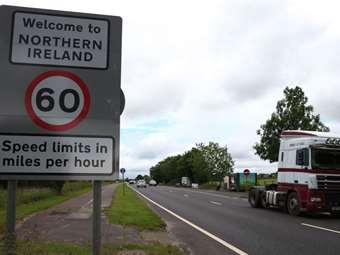 Ορατή η πολιτική λύση στη Βόρεια Ιρλανδία